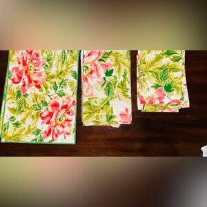 APRIL CORNELL 100% COTTON FLORAL CLASSIC TABLECLOTH 54x54  W/4 NAPKNS/PLACEMATS